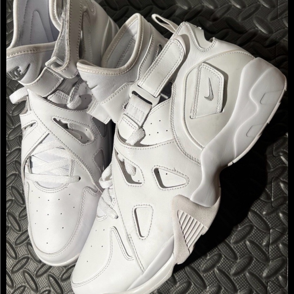 Nike White Sports Shoes